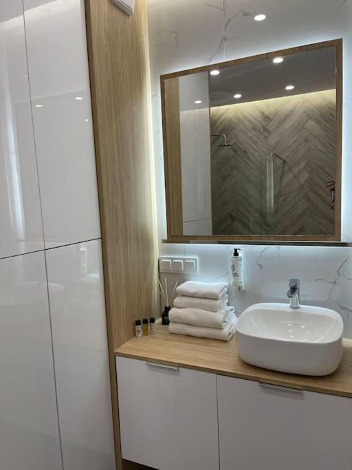 Forum Wola Fine Apartment وارسو المظهر الخارجي الصورة