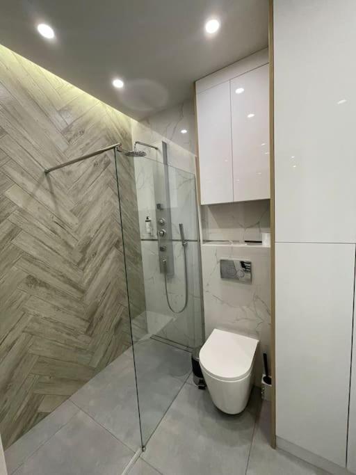 Forum Wola Fine Apartment وارسو المظهر الخارجي الصورة